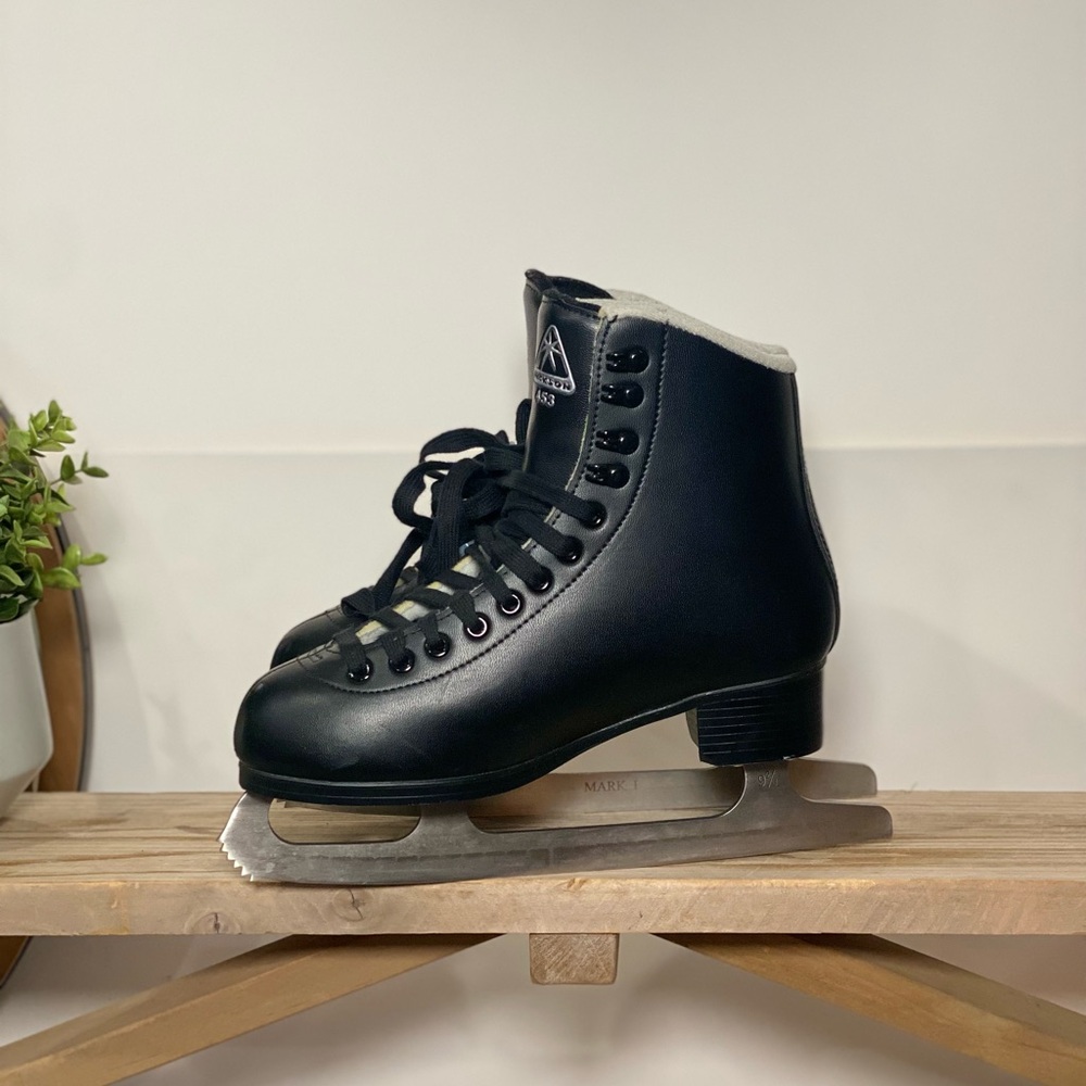 Jackson Ice Skates Black Ice Skates with flexible protective blade guards